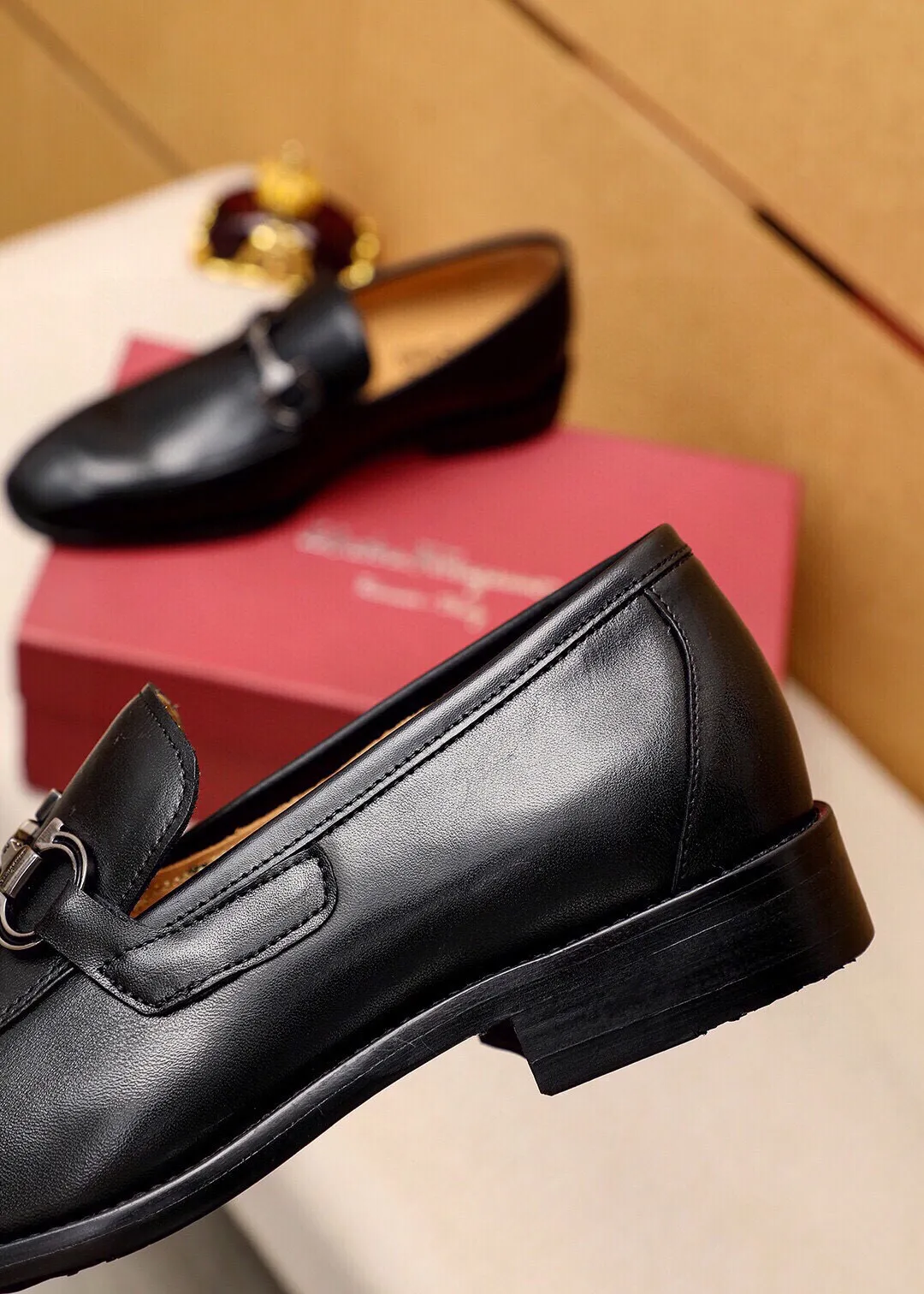 Men's shoes 💰480 💐 Product trademark: Ferragamo "Ferragamo" casual leather shoes Regular size: 38-44 (45🉑️customized) Product materials: Selected imported first-layer calfskin upper + luxury hardware buckle, imported water-dyed cow leather lining. Strong three-dimensional visual effect, original outsole color: 1⃣️color optional